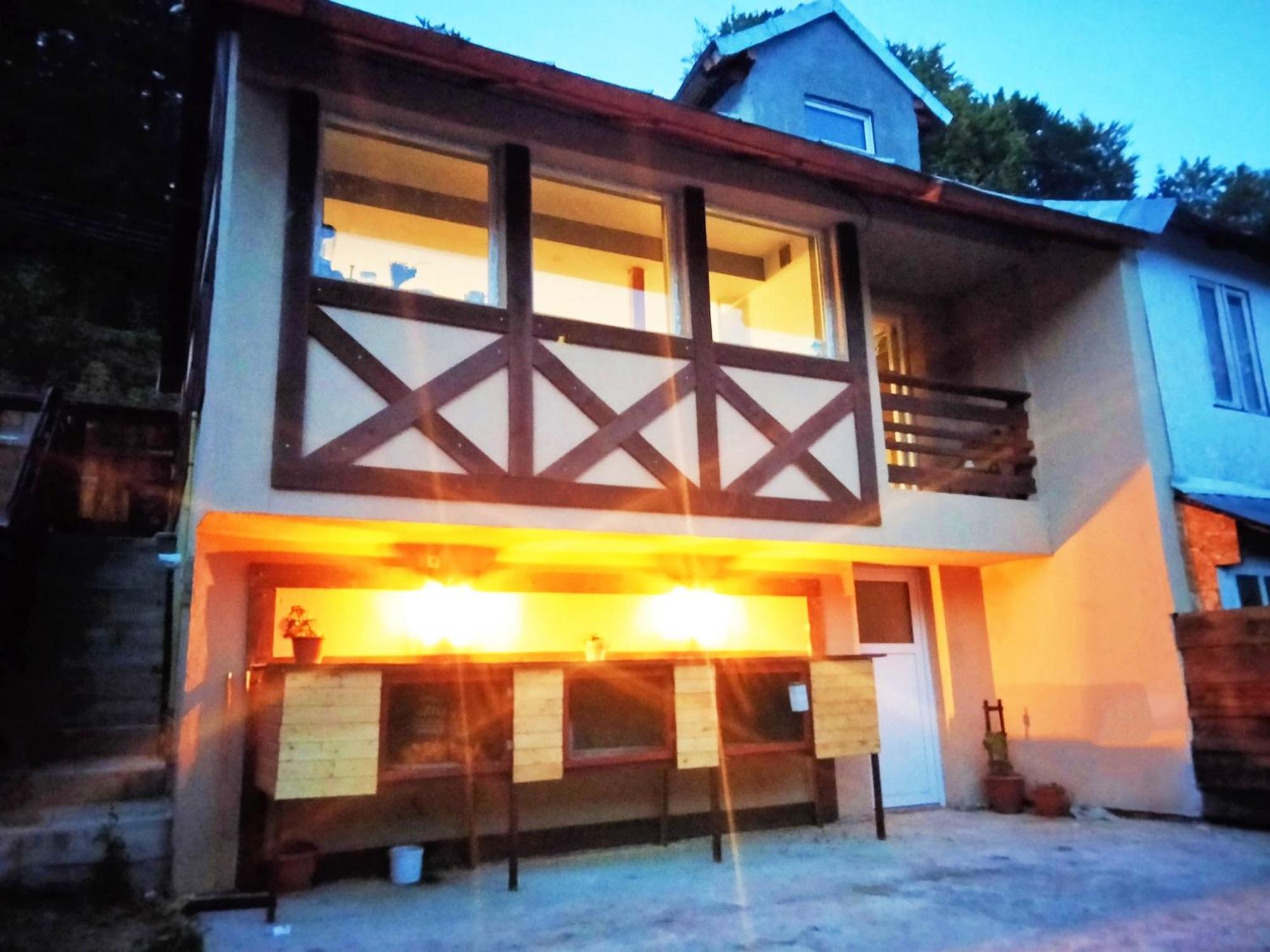 Doi Iepuri Apartment อาซูกา ภายนอก รูปภาพ